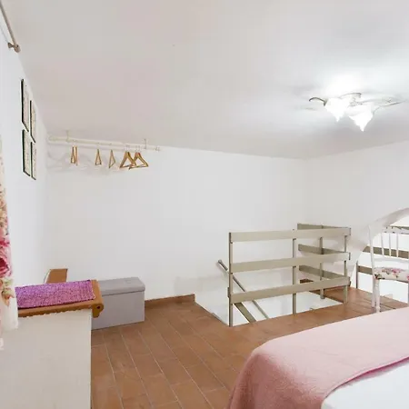 Little House Inside Capo's Market Apartment Palermo